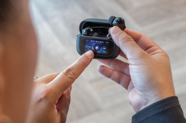 Logotrade kampanjprodukter bild: Airtune RCS ANC-öronsnäckor,återvunnen plast med touchscreen